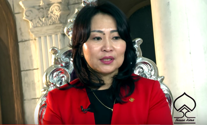 З.Баянсэлэнгэ “Эмэгтэйчүүд нүүрээ хүв хүйтэн усаар угааж, шингэн зүйл их уу”